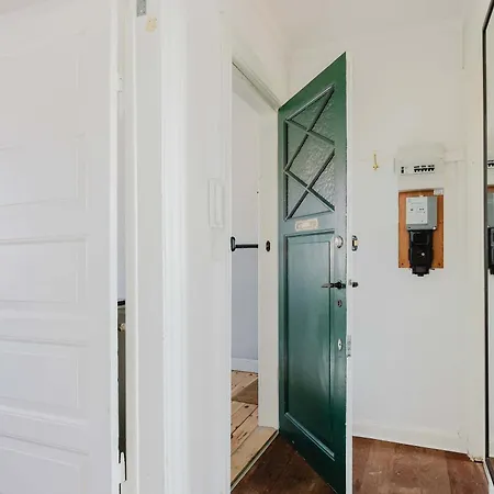 Cozy Close To Center
